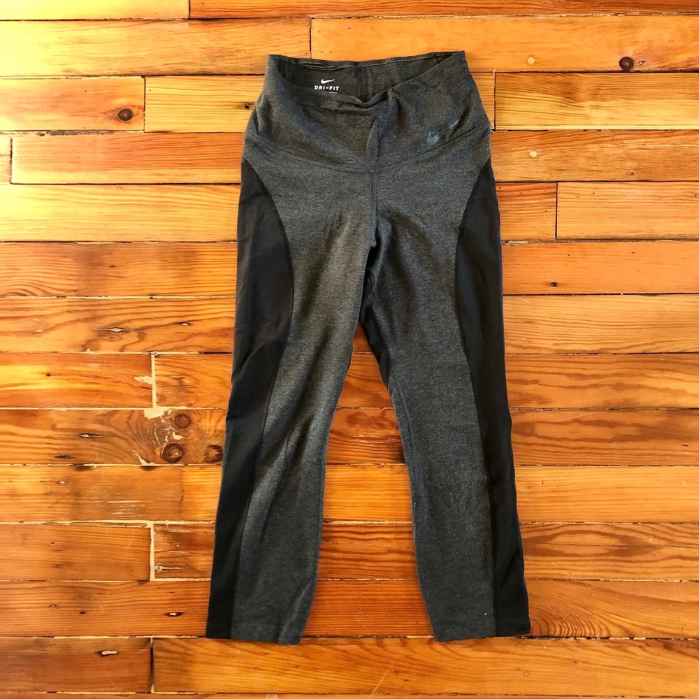 NWOT Nike Capri